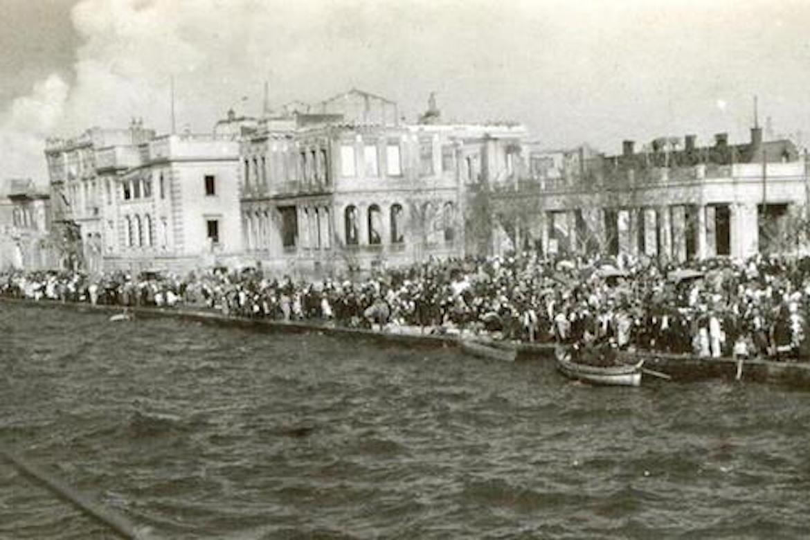 Αυτή την ημέρα 13 Σεπτεμβρίου 1922: Ο τουρκικός στρατός απολύει τη Σμύρνη, εξασφαλίζει χαοτική εκκένωση - Papas Post