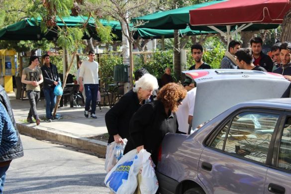l1 This is MY Greece; 92-Year-Old Woman Delivers Sandwiches to Refugees in Central Athens
